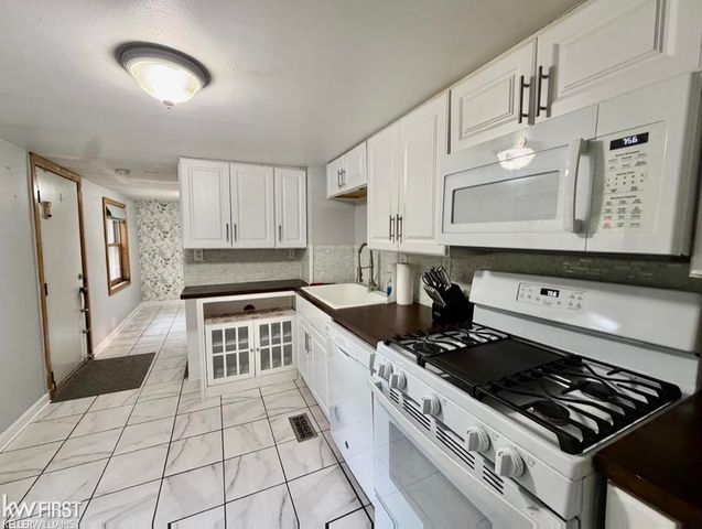 3049 Egleston Avenue, Genesee Twp, MI 48506
