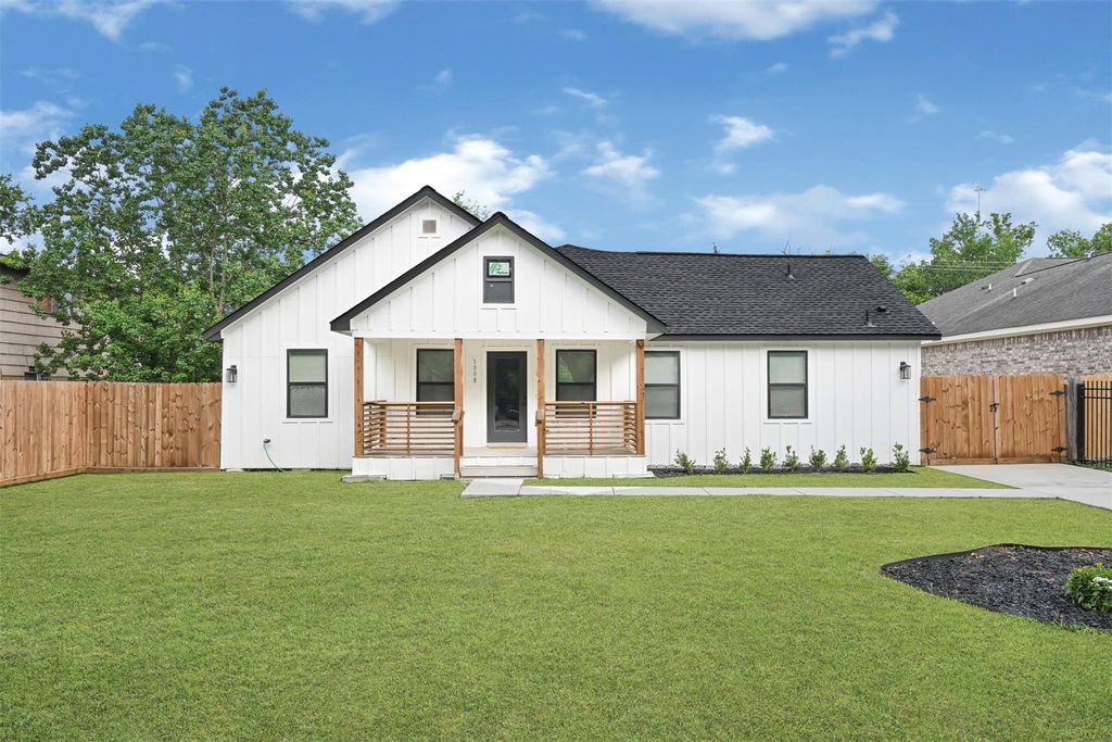1008 Danube Street, Houston, TX 77051