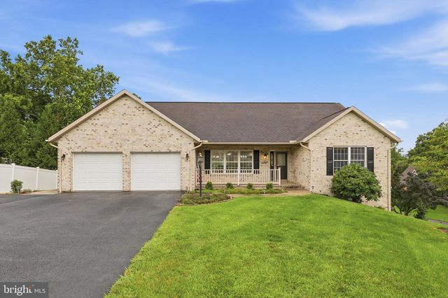 204 JADE DRIVE, Chambersburg, PA 17202