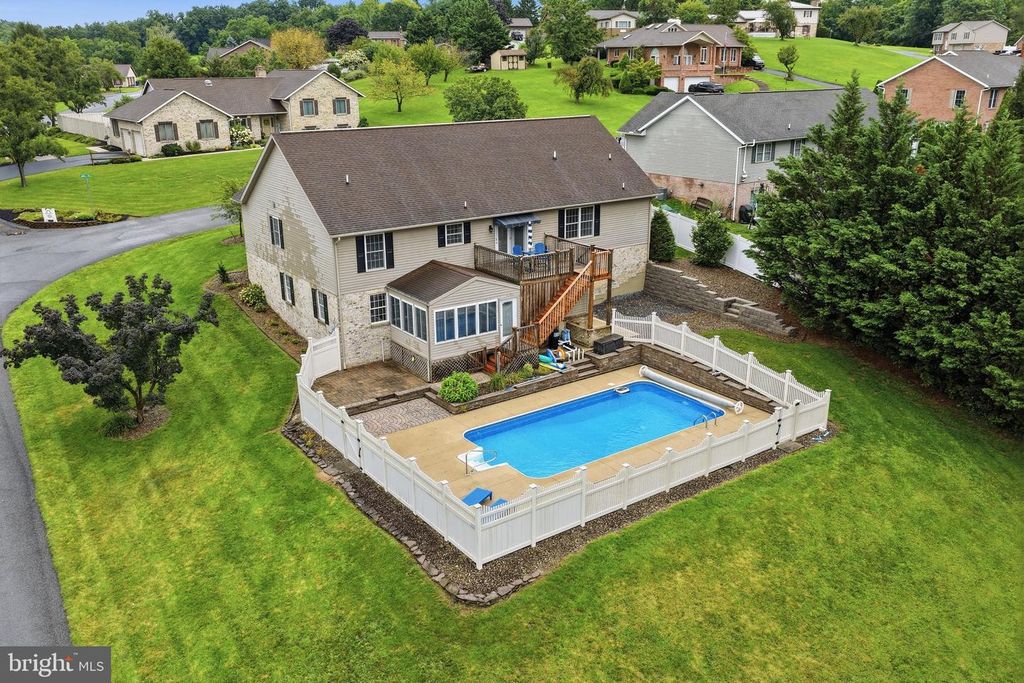 204 JADE DRIVE, Chambersburg, PA 17202