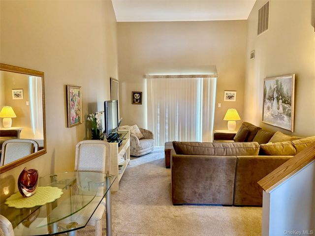 31 Anchor Street Y, Freeport, NY 11520