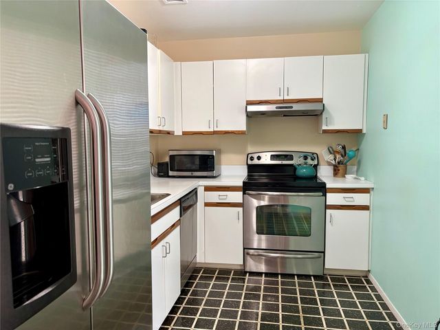 31 Anchor Street Y, Freeport, NY 11520