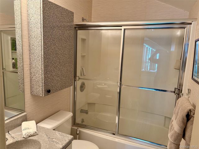 31 Anchor Street Y, Freeport, NY 11520