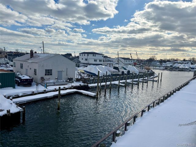 31 Anchor Street Y, Freeport, NY 11520