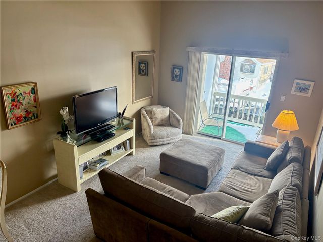 31 Anchor Street Y, Freeport, NY 11520