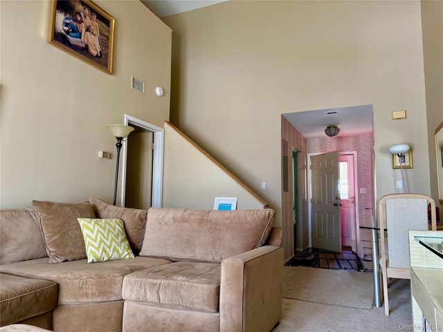 31 Anchor Street Y, Freeport, NY 11520