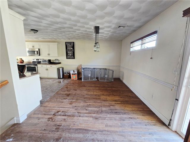 140 Lake View Road, Cranston, RI 02920