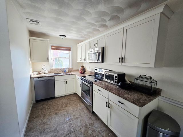 140 Lake View Road, Cranston, RI 02920