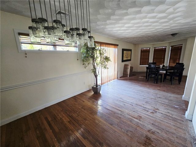 140 Lake View Road, Cranston, RI 02920