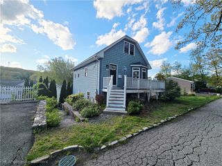 140 Lake View Road, Cranston, RI 02920
