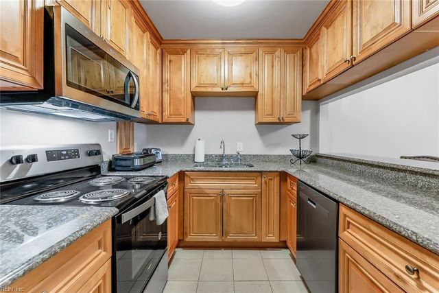 1015 Barclay SQ, Virginia Beach, VA 23451