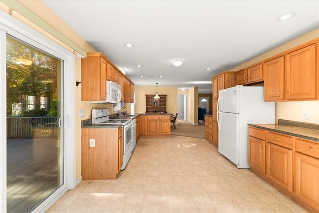 84 Lark Lane, Tiverton, RI 02878