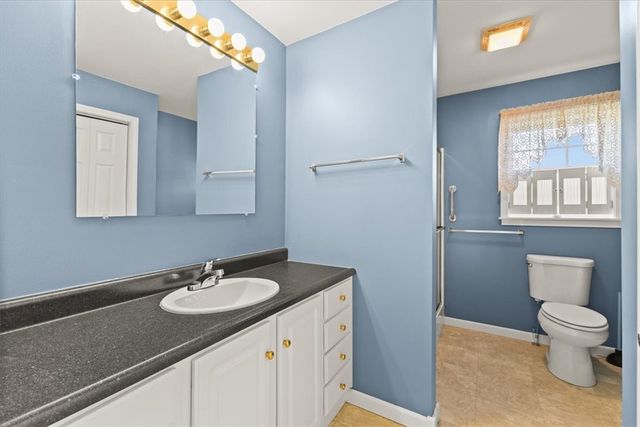 84 Lark Lane, Tiverton, RI 02878