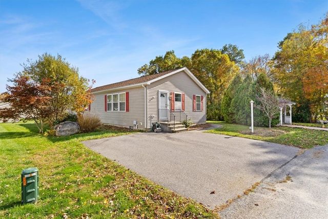 84 Lark Lane, Tiverton, RI 02878