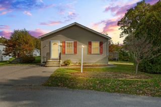 84 Lark Lane, Tiverton, RI 02878