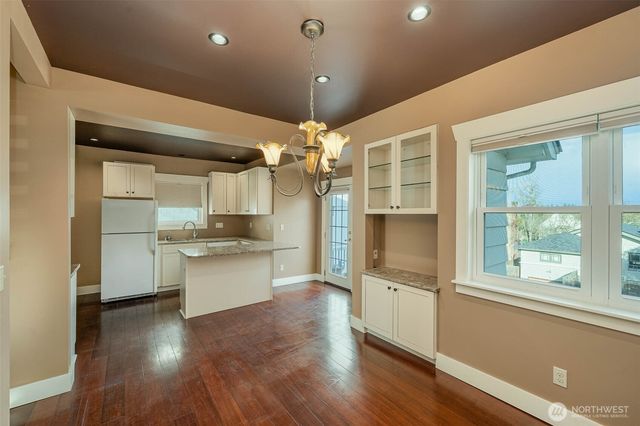 8040 16th Avenue NE, Seattle, WA 98115