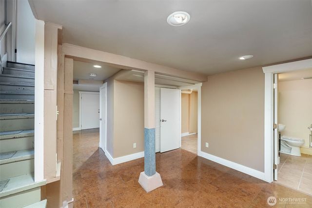 8040 16th Avenue NE, Seattle, WA 98115