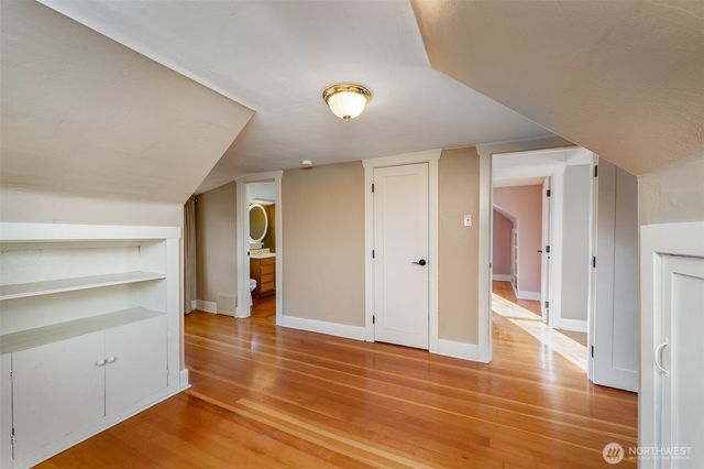 8040 16th Avenue NE, Seattle, WA 98115
