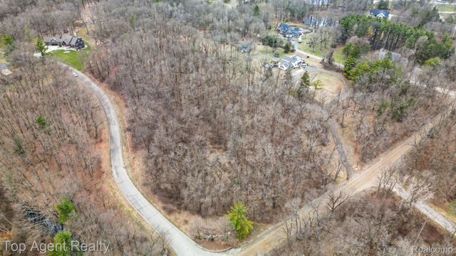 1511 Barrwood Trail, Oxford Charter Township, MI 48371