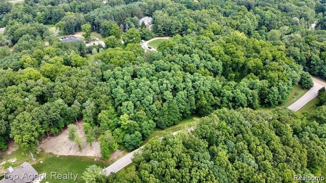 1511 Barrwood Trail, Oxford Charter Township, MI 48371