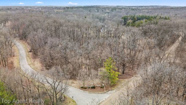 1511 Barrwood Trail, Oxford Charter Township, MI 48371