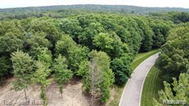 1511 Barrwood Trail, Oxford Charter Township, MI 48371