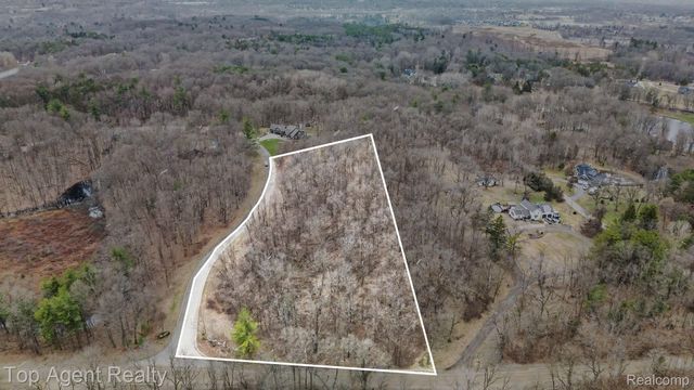 1511 Barrwood Trail, Oxford Charter Township, MI 48371