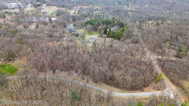 1511 Barrwood Trail, Oxford Charter Township, MI 48371