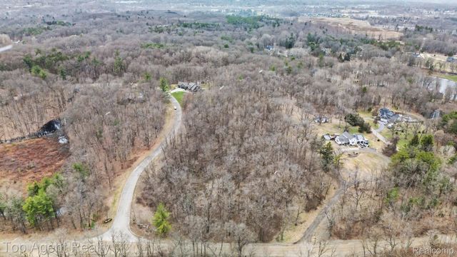 1511 Barrwood Trail, Oxford Charter Township, MI 48371