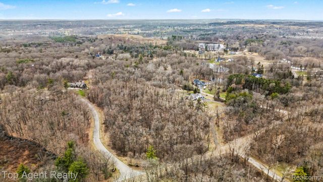 1511 Barrwood Trail, Oxford Charter Township, MI 48371