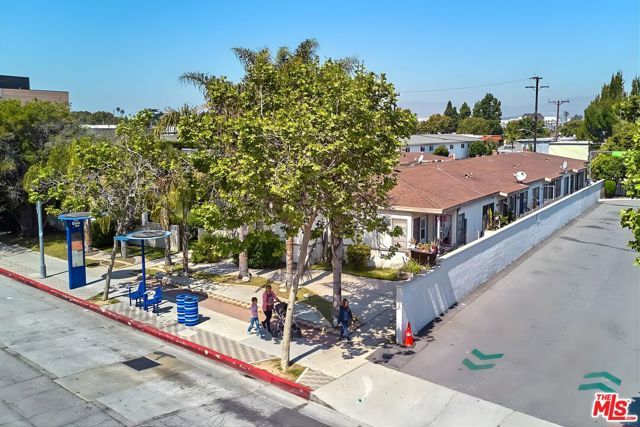 2711 Pico Boulevard, Santa Monica, CA 90405