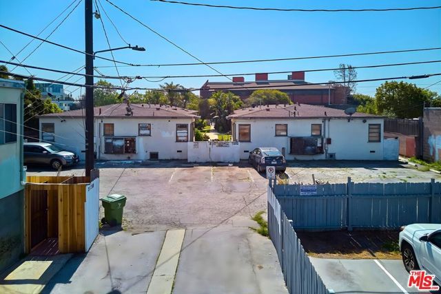 2711 Pico Boulevard, Santa Monica, CA 90405