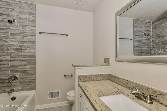 9104 Royal Oak Dr, Louisville, KY 40272