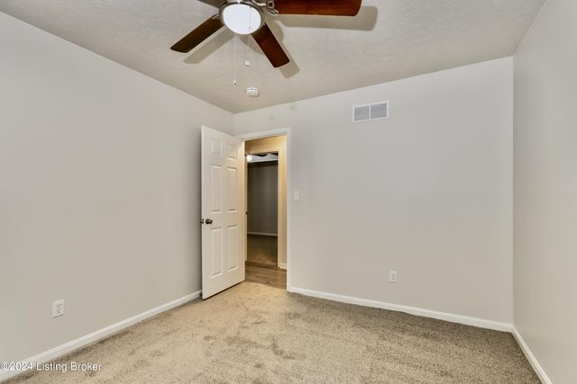 9104 Royal Oak Dr, Louisville, KY 40272