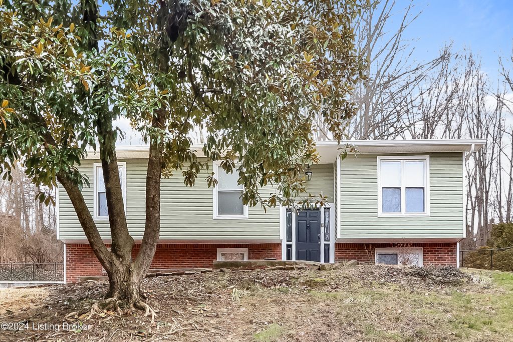 9104 Royal Oak Dr, Louisville, KY 40272