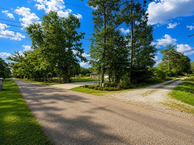 435 County Road 3310, Cleveland, TX 77327