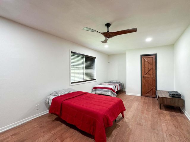 435 County Road 3310, Cleveland, TX 77327