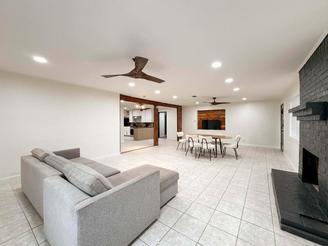 435 County Road 3310, Cleveland, TX 77327