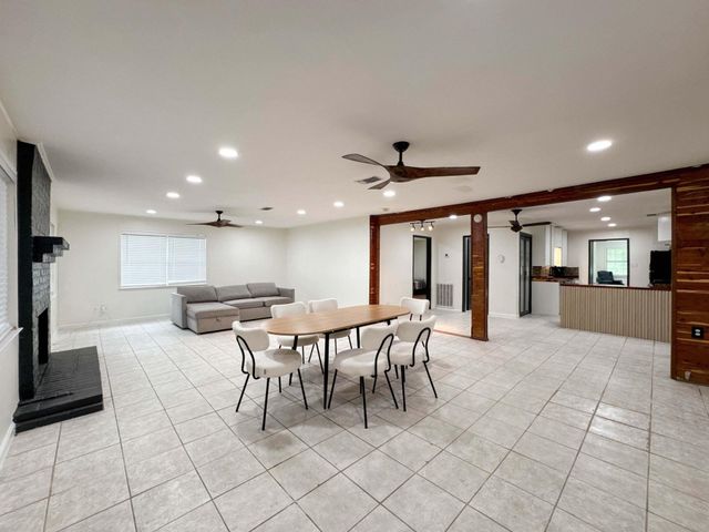 435 County Road 3310, Cleveland, TX 77327