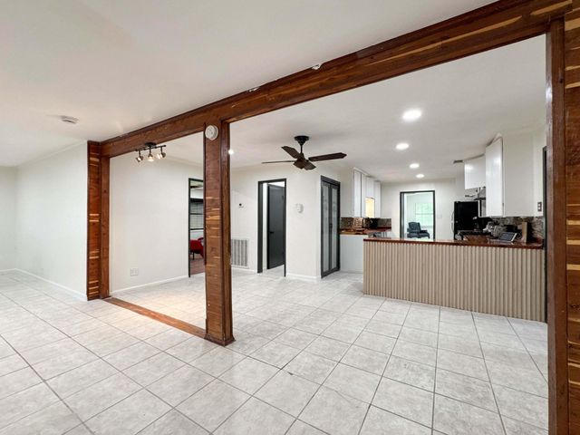 435 County Road 3310, Cleveland, TX 77327