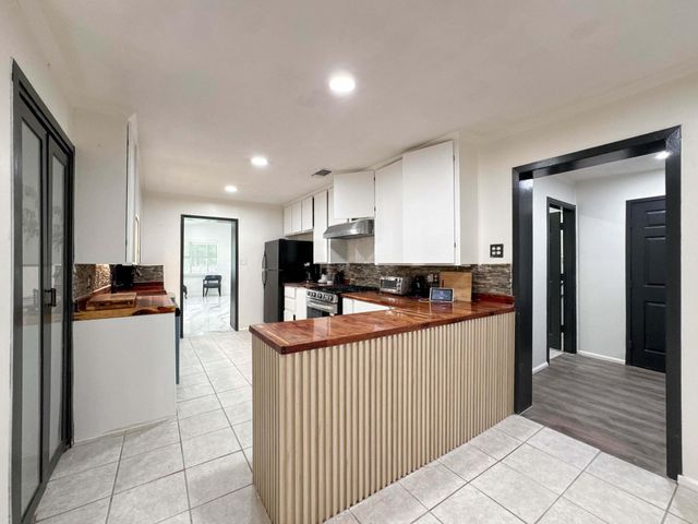 435 County Road 3310, Cleveland, TX 77327