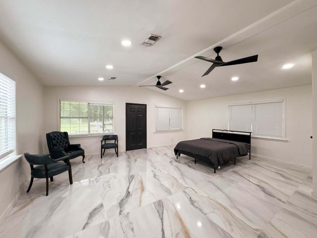 435 County Road 3310, Cleveland, TX 77327