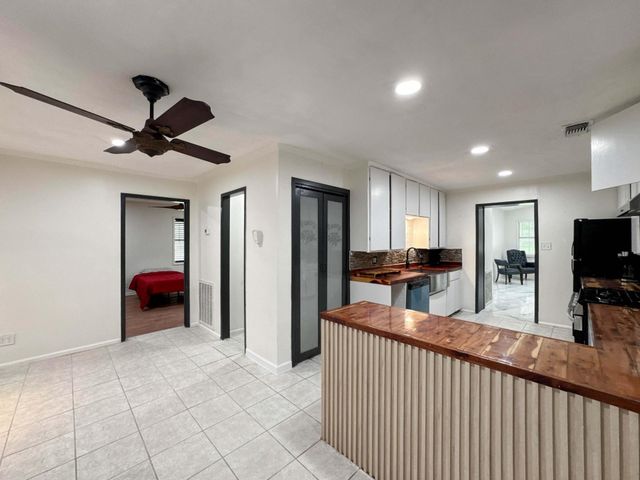 435 County Road 3310, Cleveland, TX 77327
