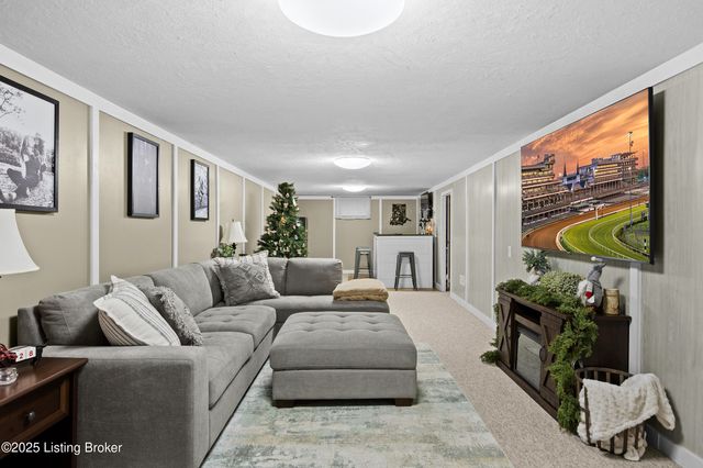 2312 Darrell Dr, Louisville, KY 40216