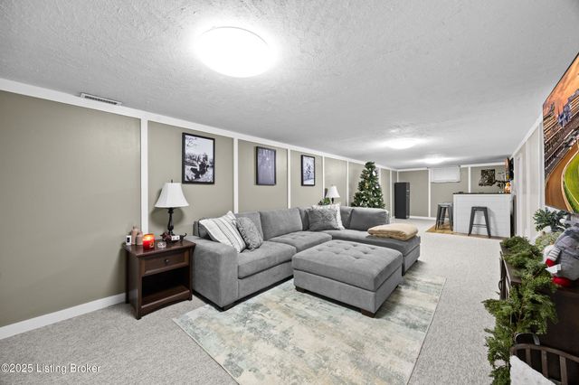 2312 Darrell Dr, Louisville, KY 40216