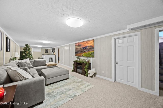 2312 Darrell Dr, Louisville, KY 40216