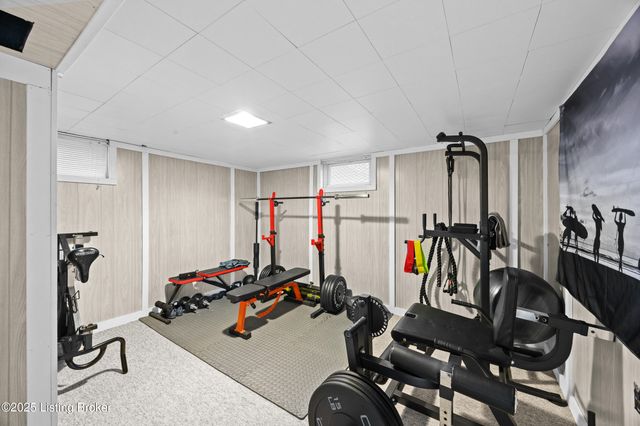 2312 Darrell Dr, Louisville, KY 40216