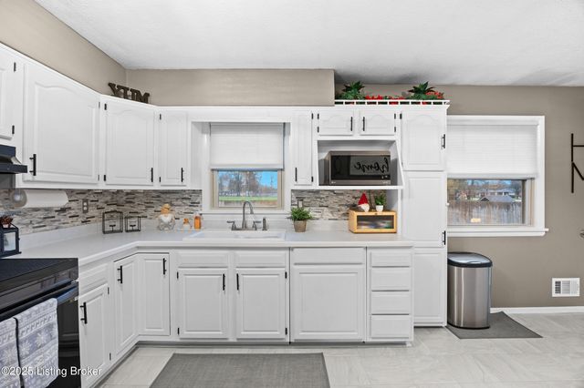 2312 Darrell Dr, Louisville, KY 40216