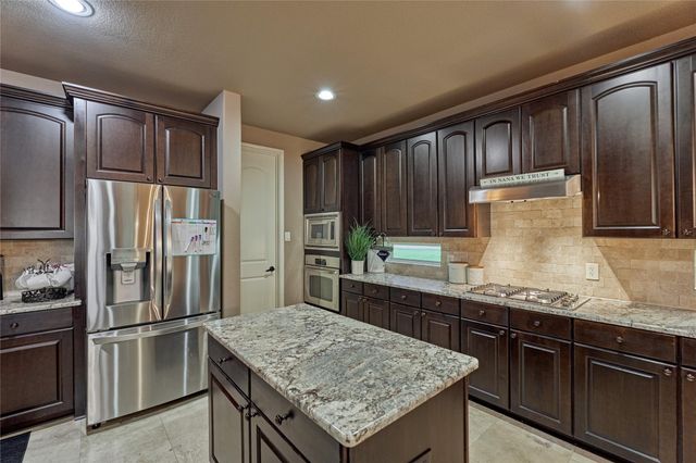 19089 Grandview Point, Montgomery, TX 77356