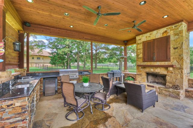 19089 Grandview Point, Montgomery, TX 77356